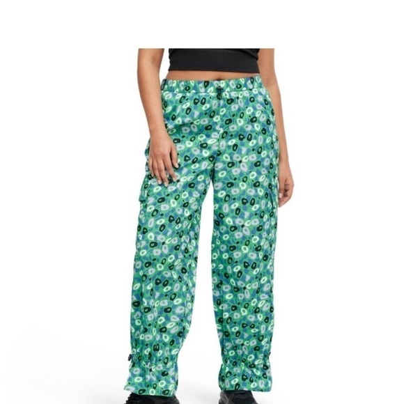 DVF x Target - Women’s Utility Jazz Dot Green Cargo Pants Medium NEW - Picture 2 of 3
